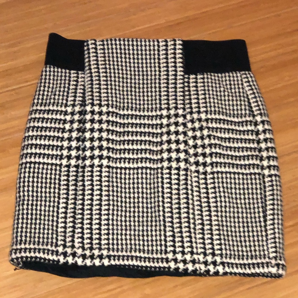 J. McLaughlin size 4 houndstooth plaid skirt designer